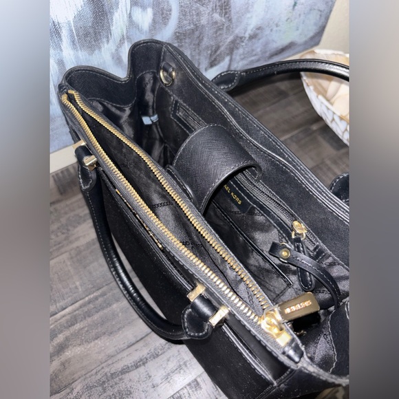 Michael Kors Gibson Leather Satchel
⭐️🌟 Open to Offers 🌟⭐️ - Picture 9 of 10